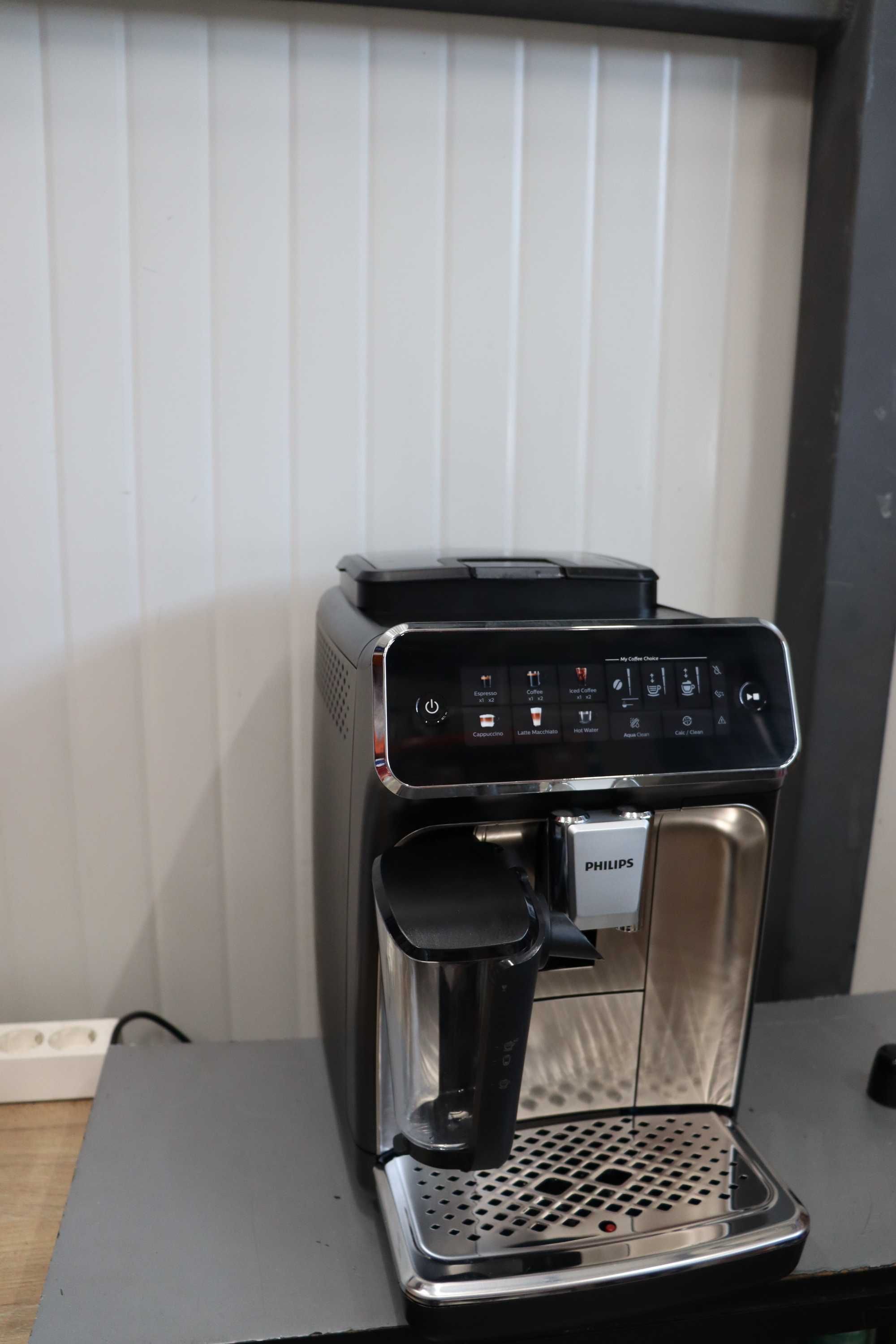 Philips 3300 Series EP3347/90 автоматична кафемашина,6 напитки,LatteGo