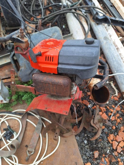 Mașini de tuns iarba și motocultor