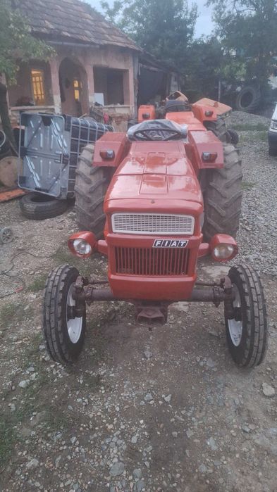 Vand tractoare fiat diferite modele
