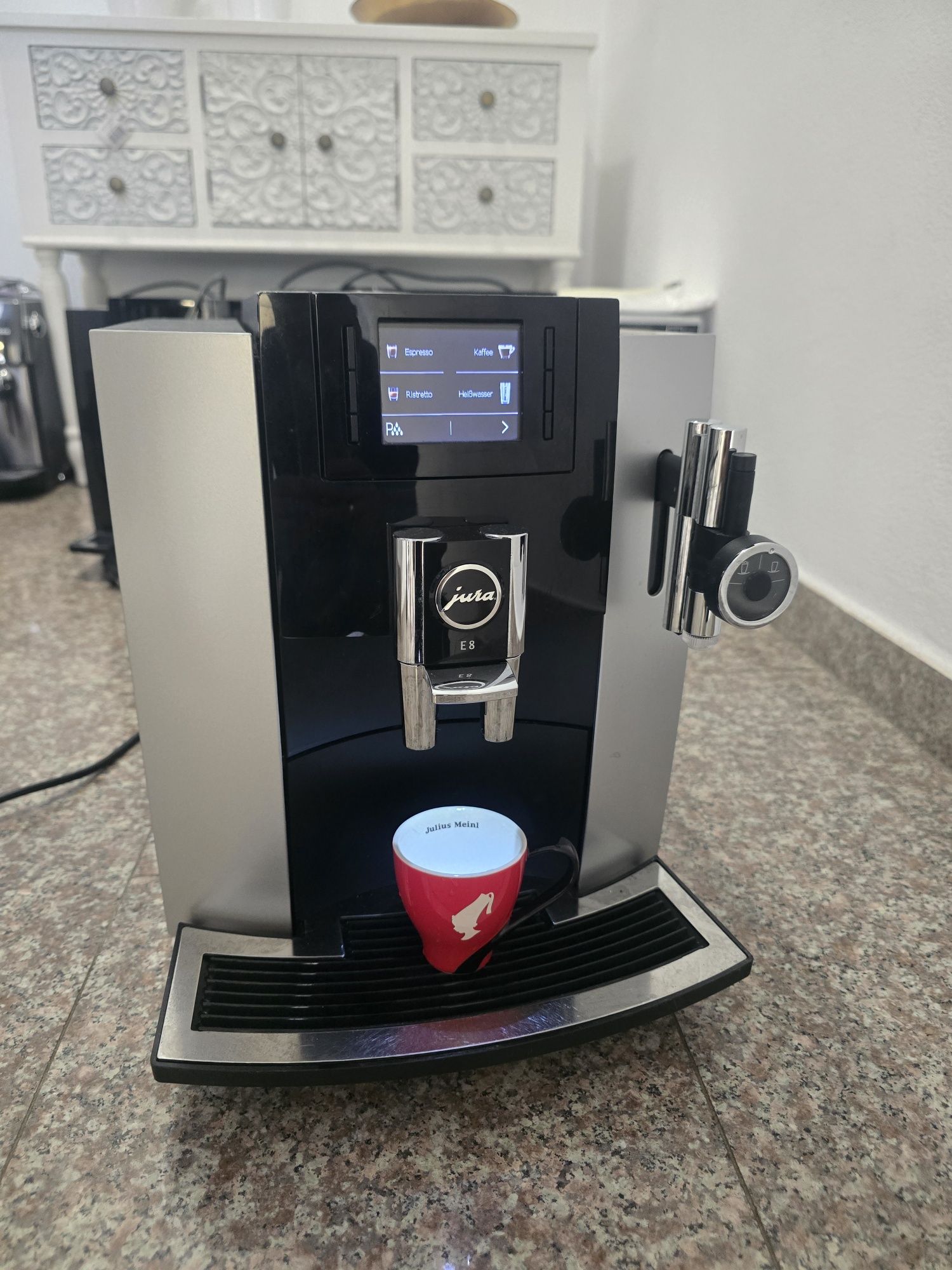 Кафемашина Jura e8