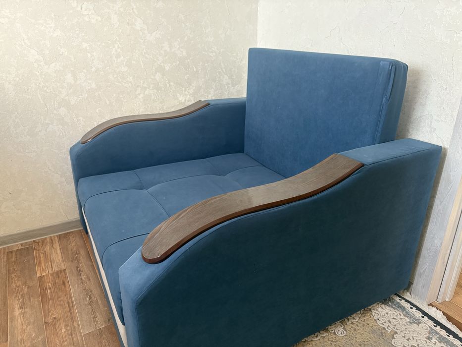 продается диван в хорошем состаяние