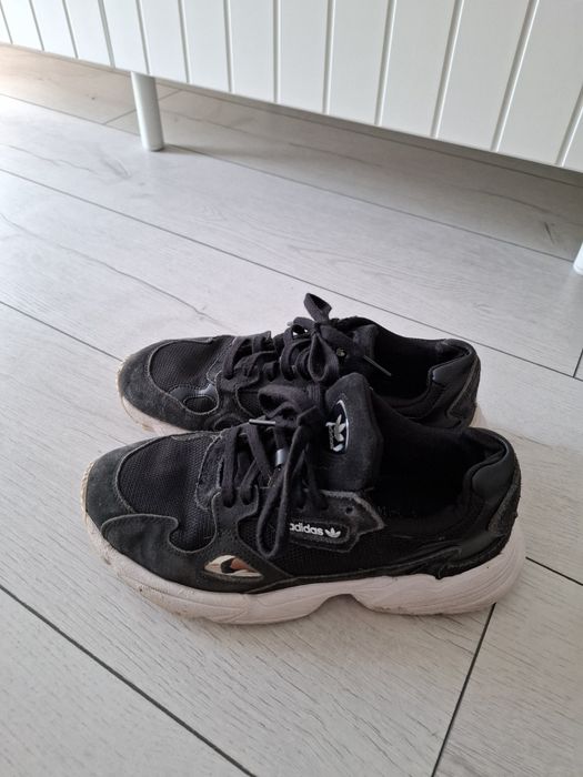 Adidasi adidas piele naturala marimea 39