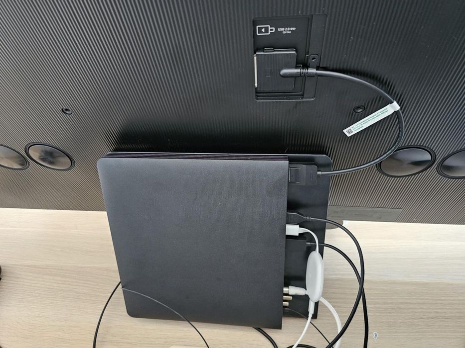 Vand 2 tv oled un LG B1 si un Samsung S95D QD