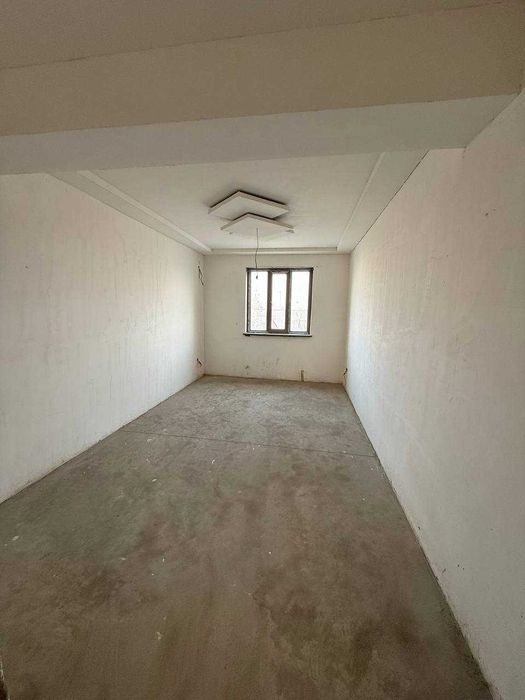 Guliston shahar O'zbekistonshoh ko'chasi 11 uy 19 kv (2 etaj) SOTILADI