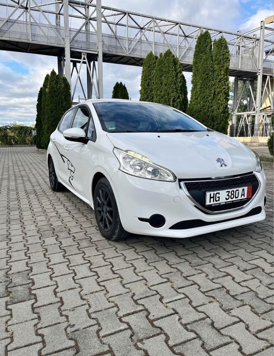 Peugeot 208-2015 1.2 benzina