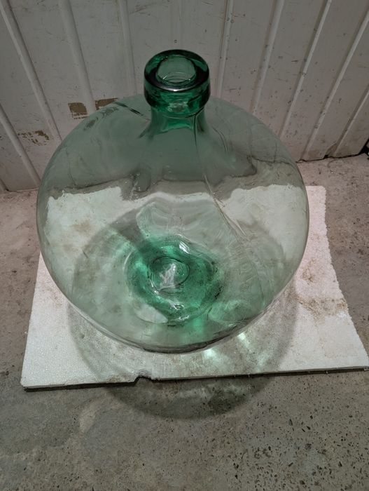 Damigeană 50 litri trei bucăți.