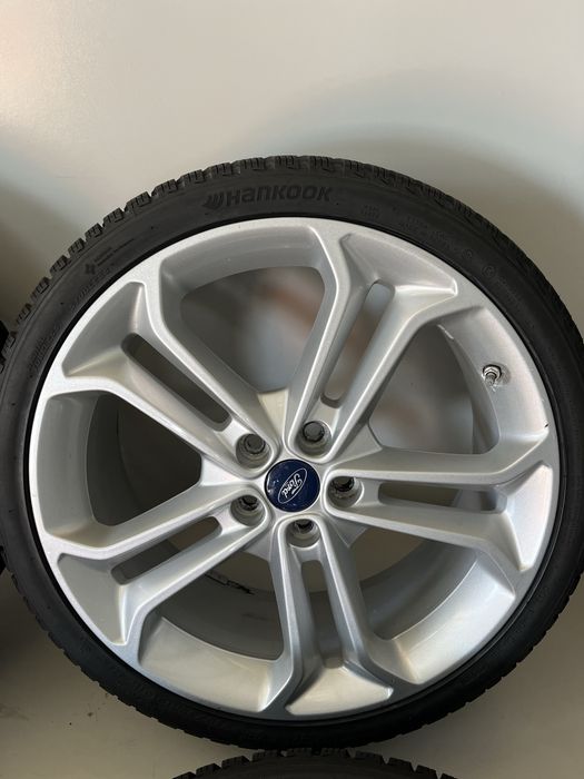 Оригинални джанти 19 цола 5х108 за Форд със зимни гуми 235/35/19