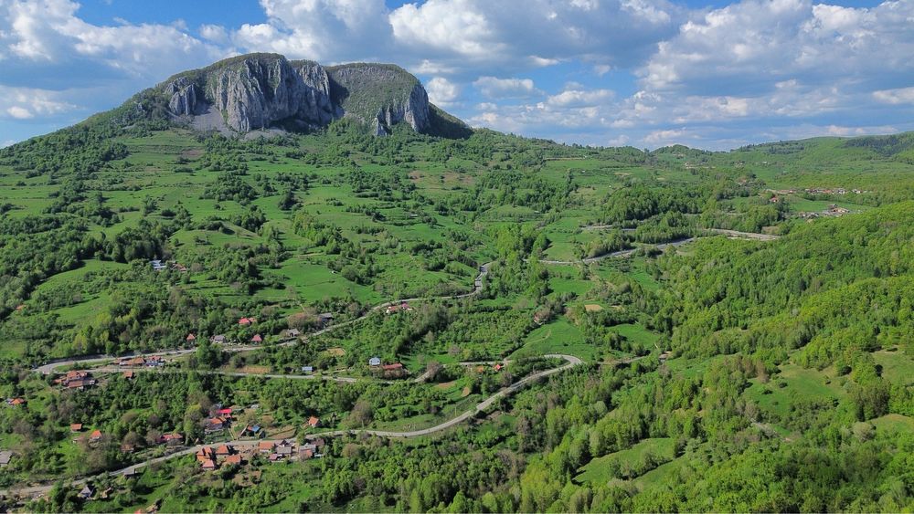 Vand teren cu livada Buces Vulcan