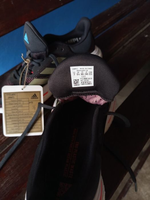 Vând adidași adidas