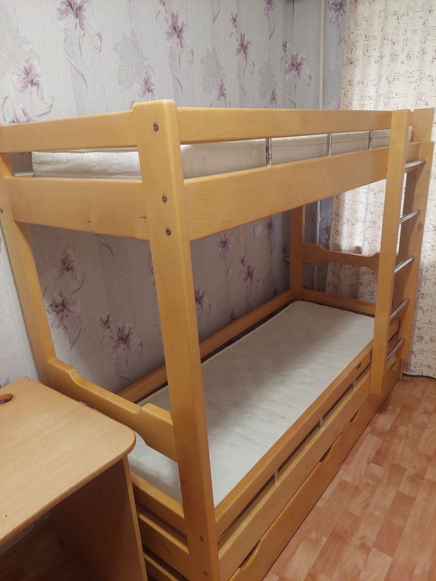 Продам двух ярусную кровать