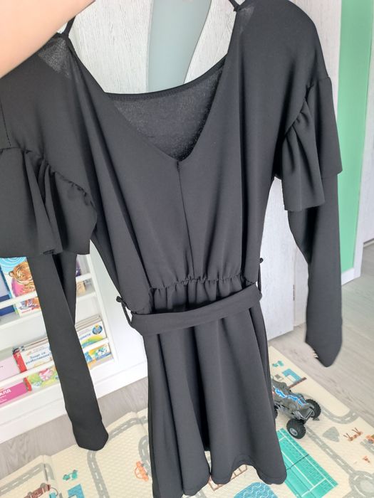 Черна рокля подходяща за ежедневието или за официален повод