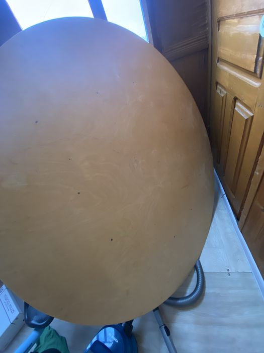 Стол круглый . Домбра