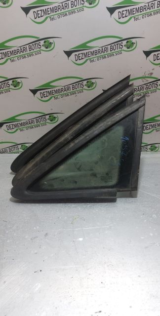 Geam fix caroserie  fata stanga Volkswagen VW Touran prima generatie