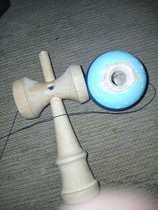 Vând kendama am de 2 luni nu este folosit mult