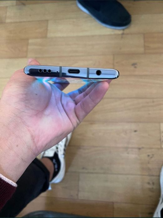 Lg Velvet 5g sotiladi holati yaxshi pamiti 128 talik