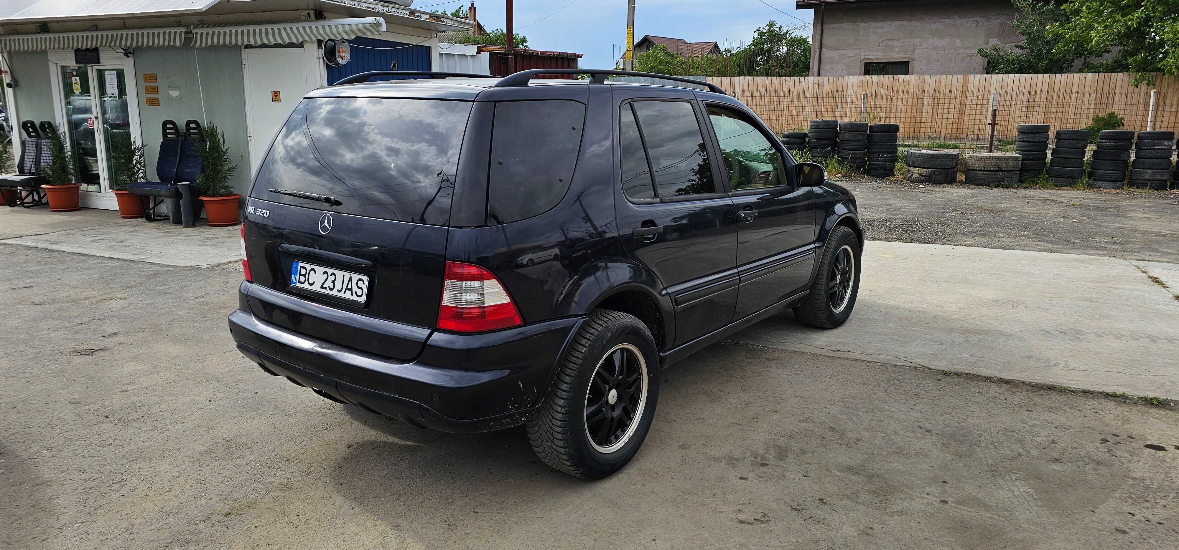 Dezmembrez Mercedes ML W163 3.2 benzina cod motor 112.942