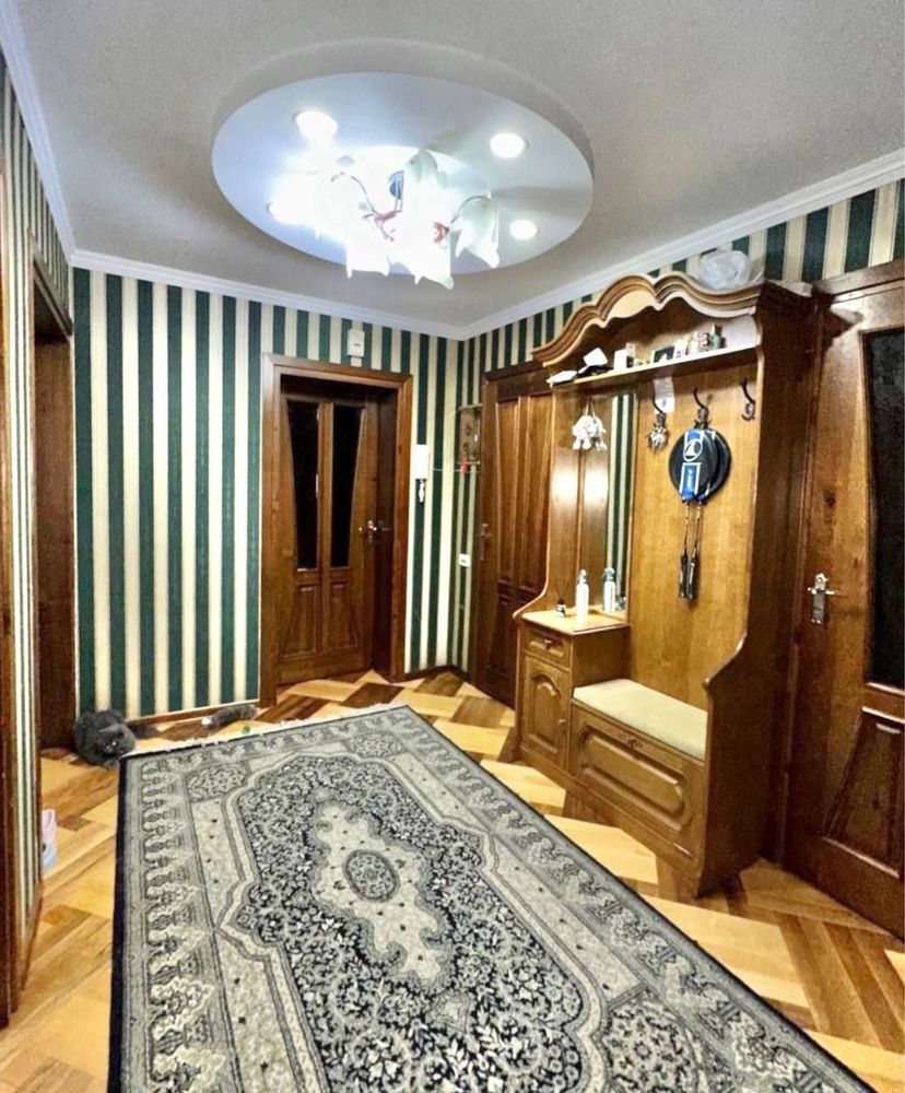 Срочно продается 3х комнатная квартира 77серия ор. Щота Руставели