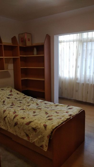 Vând apartament cu 4 camere, str. Macilor nr.11
