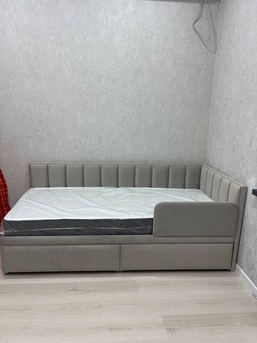 Угловая мягкая кровать