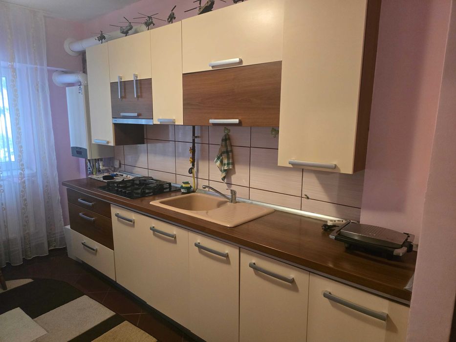 Apartament 2 camere etaj 2/4 zona jandarmeriei mobilat si utilat