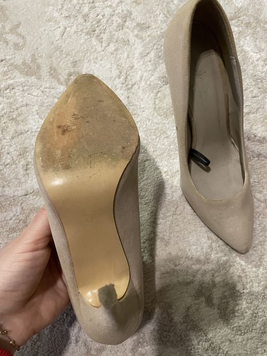 Pantofi cu toc stiletto eleganți