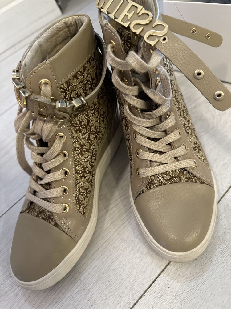 Guess кецове на платформа