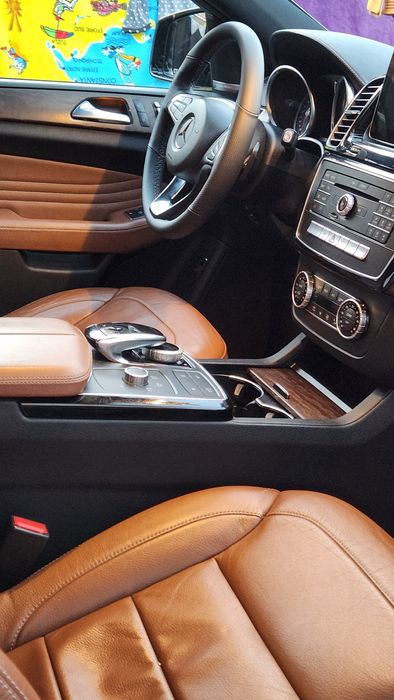 Mercedes cupe AMG  63 pachetul