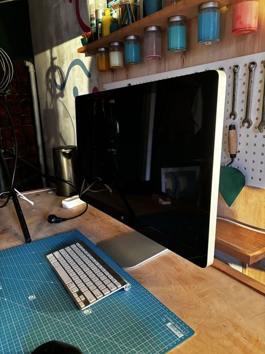 Монитор Apple cinema display