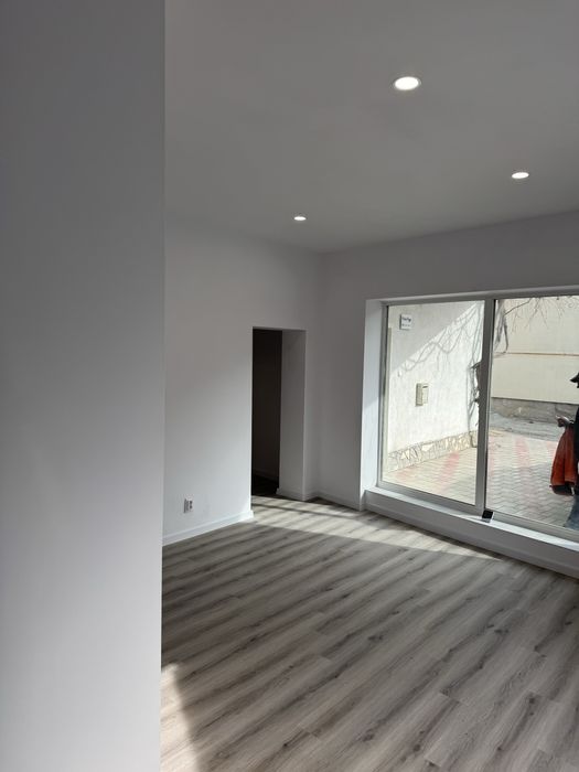 Spatiu central la parter