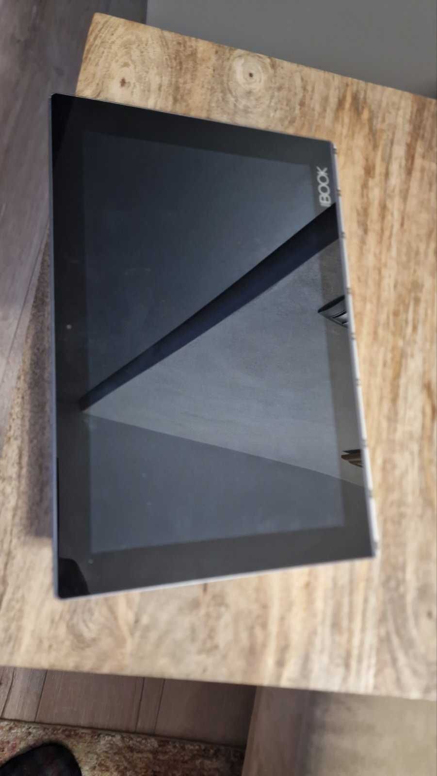 Продавам лаптоп/таблет Lenovo Yoga Book с Android с 4G и слот за памет