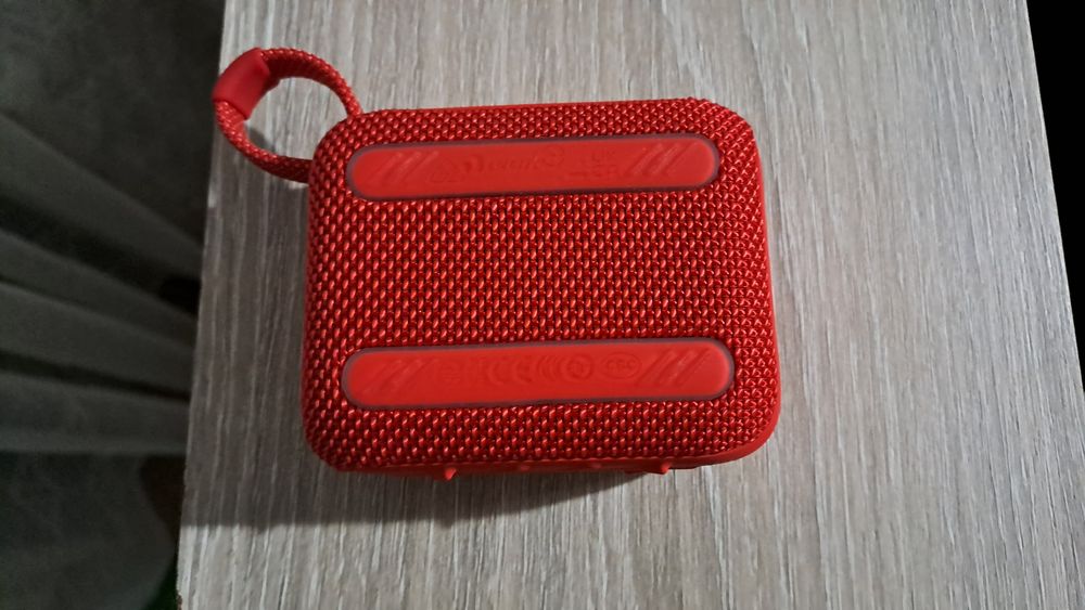 Продавам чисто нова колонка Jbl Go 4 без кутия