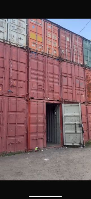 Продаются контейнеры с местом на Москвина