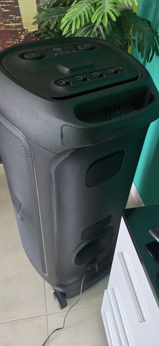 JBL Partybox ULTIMATE 1100W, в Гаранция! Всички документи и кашона. ТО