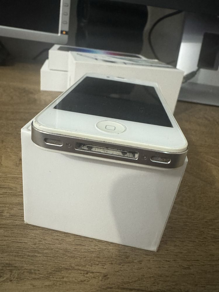 Продавам APPLE iPhone 4s 16GB