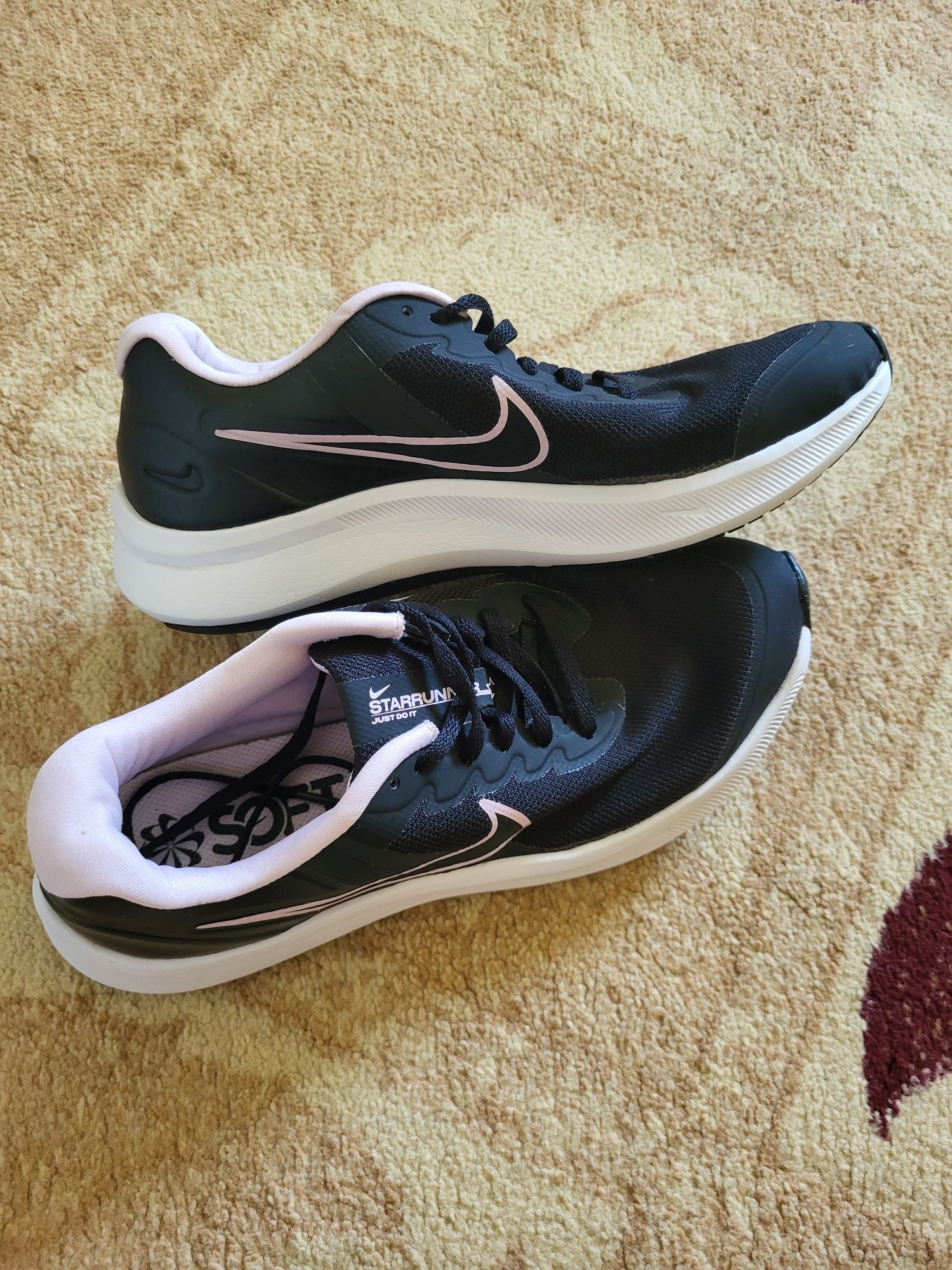 Дамски маратонки Nike