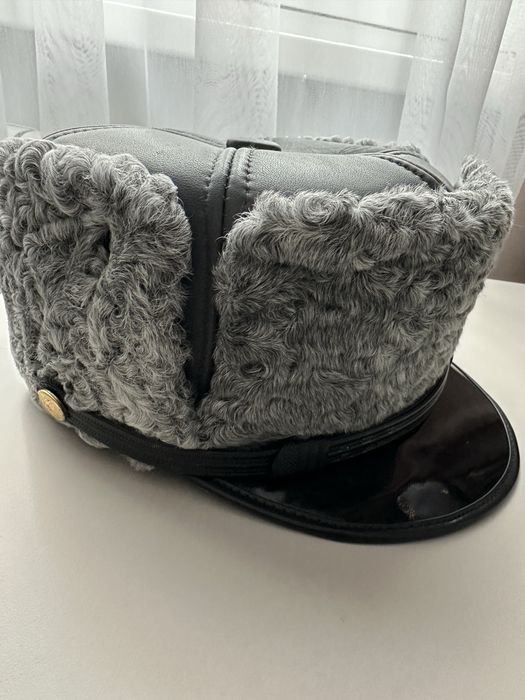 Шапка-ушанка из каракуля с козырьком