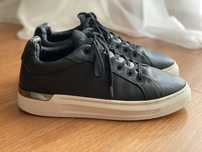 Vand pantofi sport marca Mallet ( London), originali.