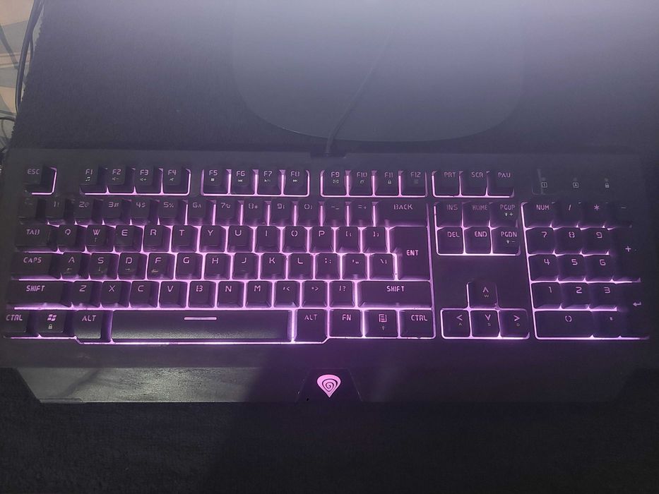 PC gaming cu periferice