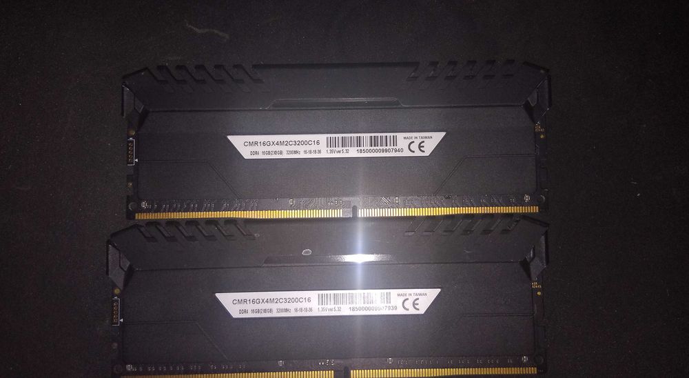 16GB (2x8GB) DDR4 3200MHz CMR16GX4M2C3200C16