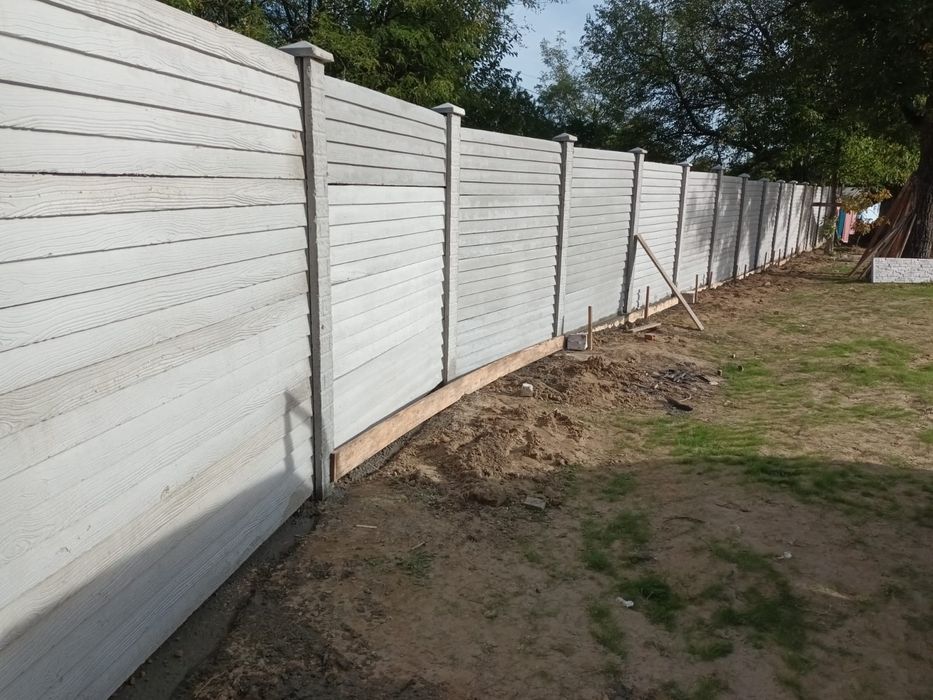 Gard din plăci de beton