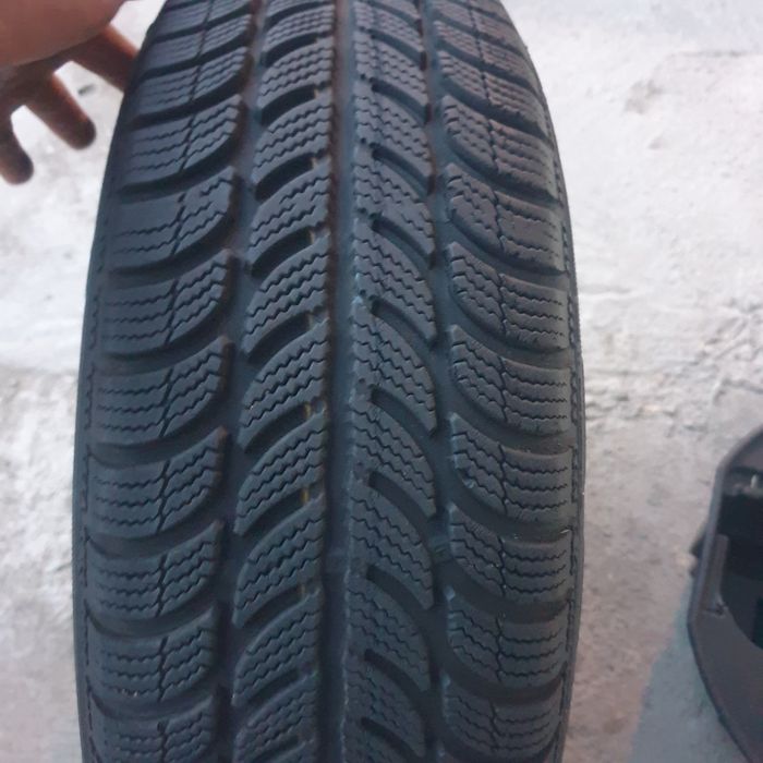 Roata de rezervă  cu cric și accesorii se vinde cu toate