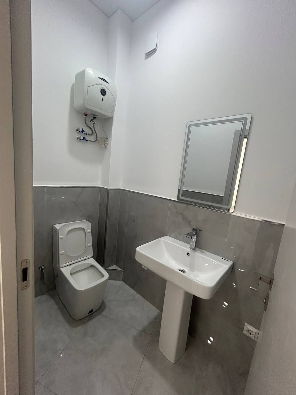 Чиланзар таможня 65м² 1этаж 2кабинета в доль дороги Юр адрес 24/7