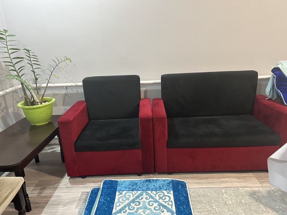 Продам диваны комплект с столом
