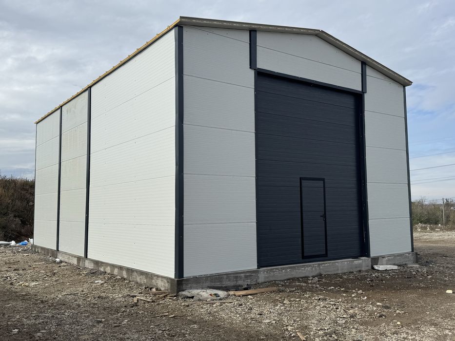 Vand Hala Metalica 8 X 12 completa cu panouri sandwich si usa la cheie