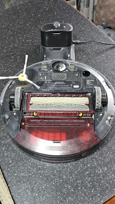 Продавам iRobot model: Roomba 980