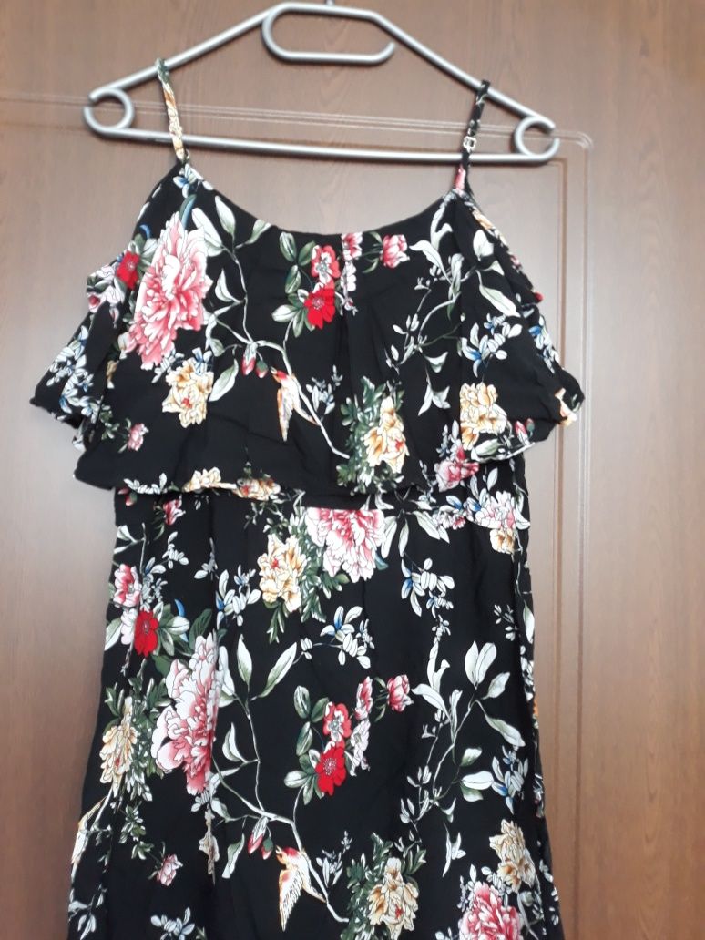 Rochie neagră cu imprimeu floral