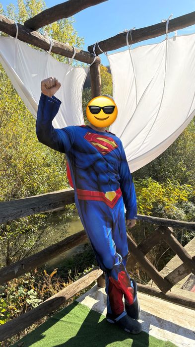 Продавам костюм на Батман ,Супермен и Squid game