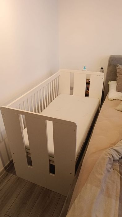 Vand pătuț de lemn  bebelus