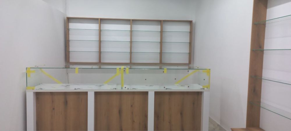 Tayor yangil vitrina