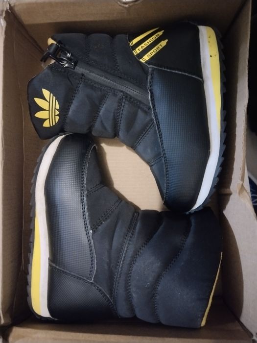 Продам детские зимние ботинки